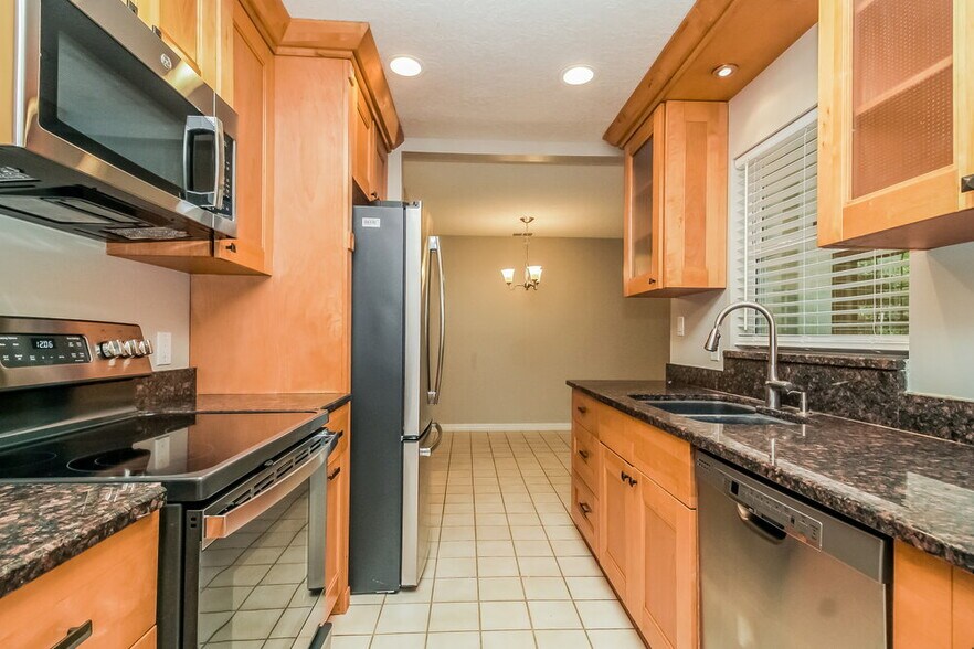 Building Photo - 3028 Dikewood Ct