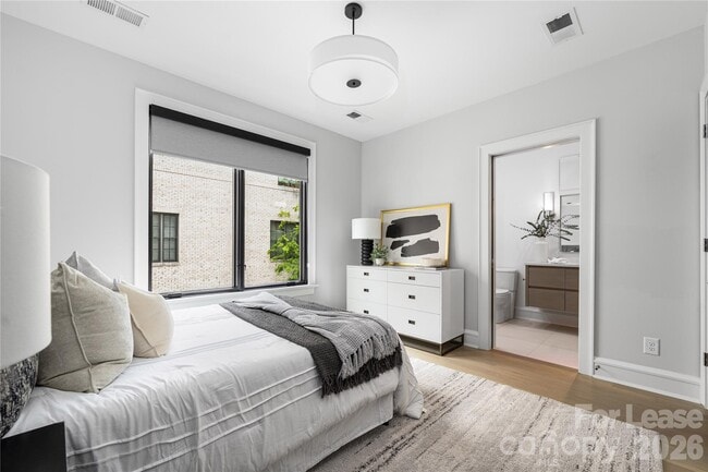 Building Photo - 614 Queens Rd