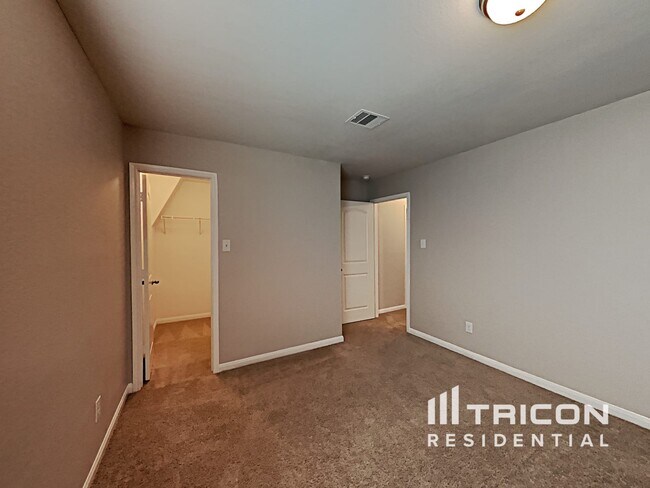 Building Photo - 10930 Hillside Creek Dr