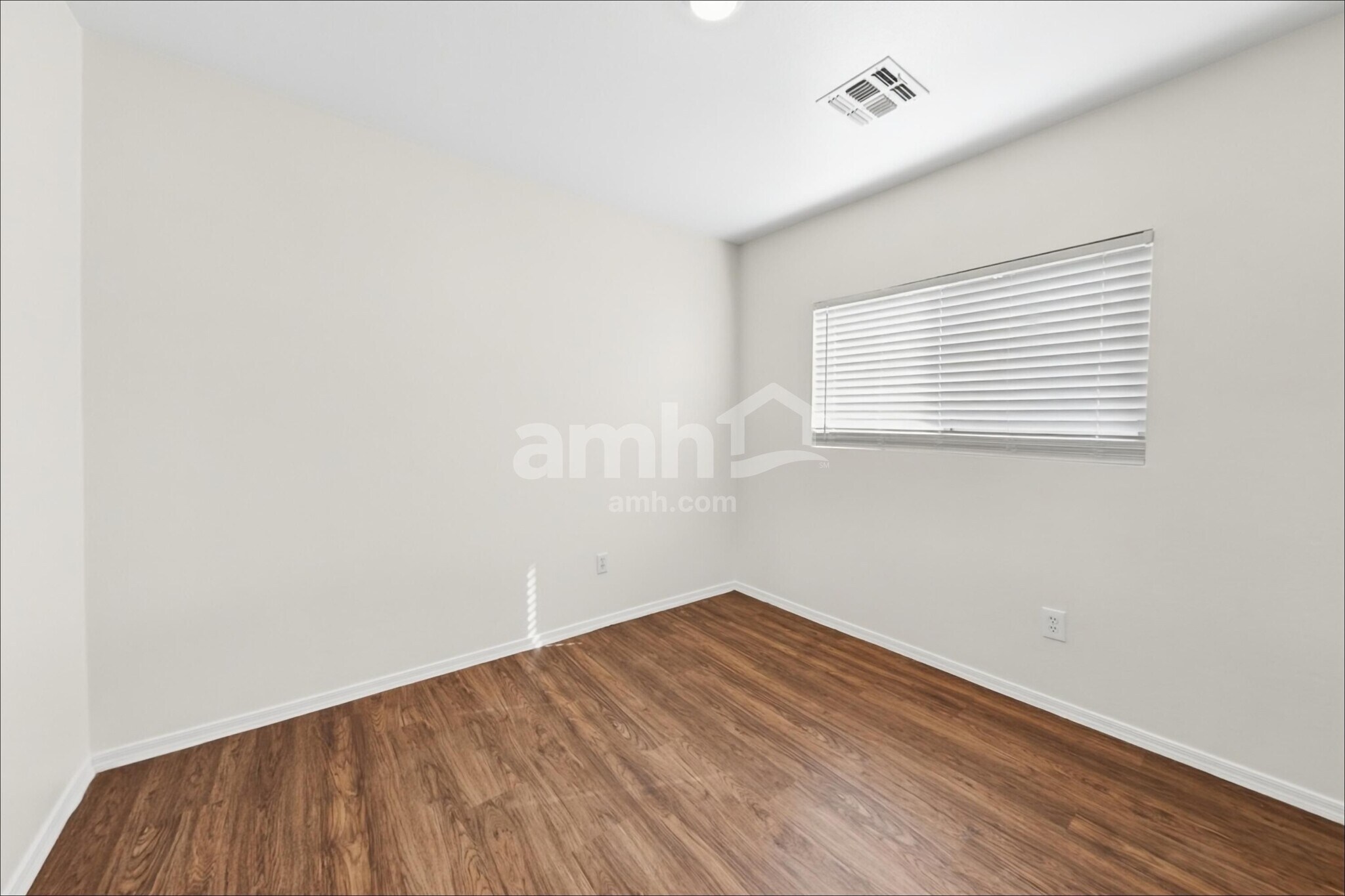 Building Photo - 11514 W Bloomfield Rd