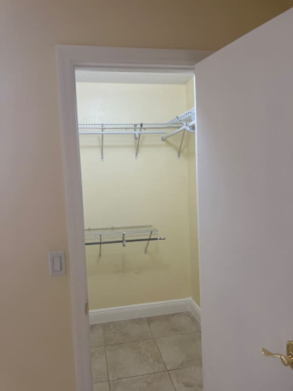Building Photo - 3400 Pinewalk Dr N