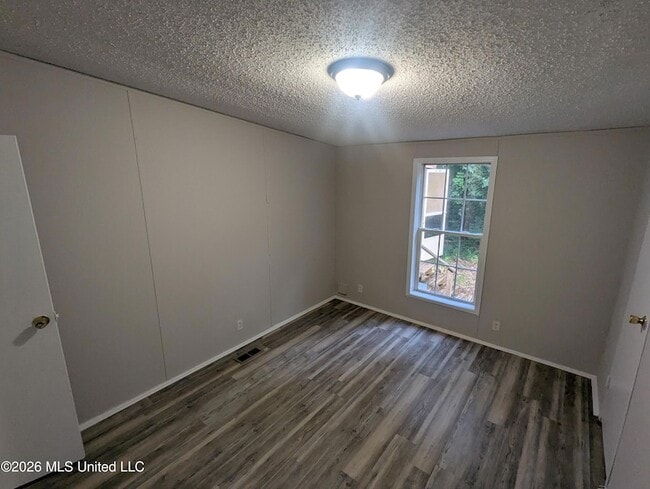 Building Photo - 7682 Edwards Place Rd E