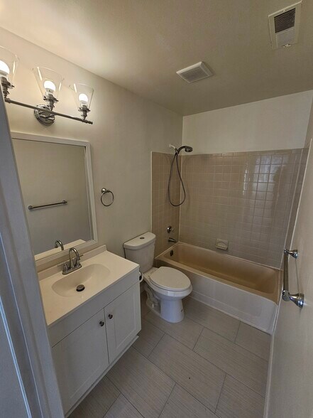 Building Photo - 1108 Ravens Crest Dr