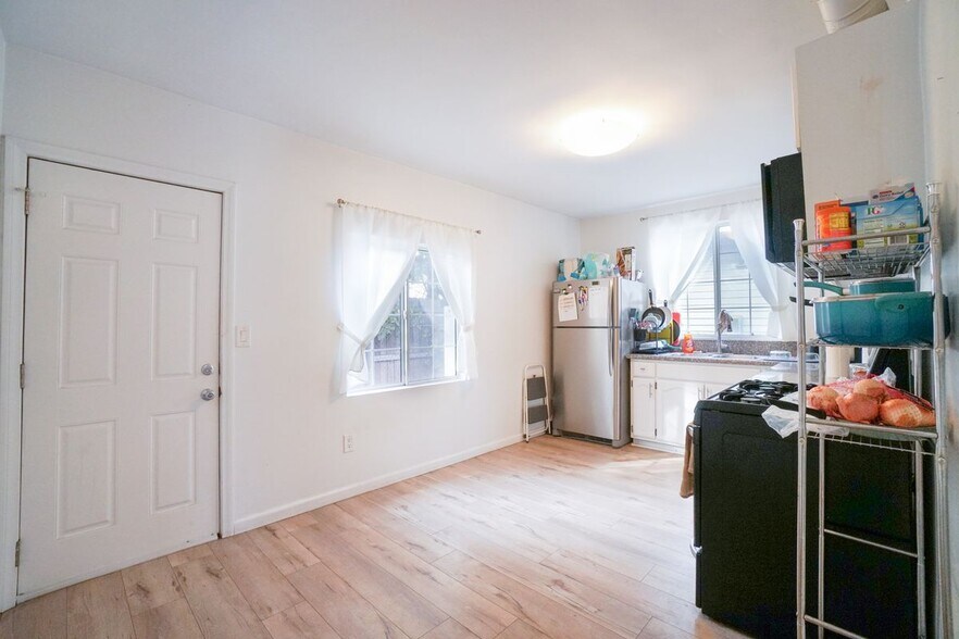 Building Photo - 2667 Cimarron St