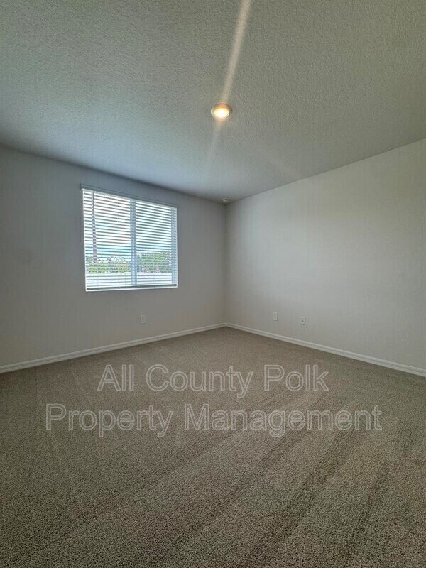 Building Photo - 2061 Rosewood Dr