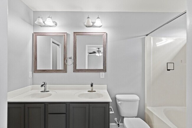 Building Photo - Bridgeport Home with Community Pool!