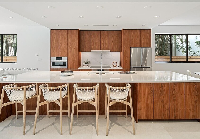 Building Photo - 2984 Coconut Ave