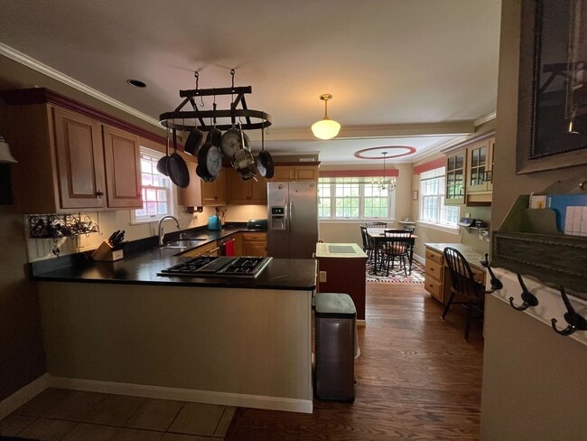 Building Photo - Beautifully Furnished Three Bedroom Home