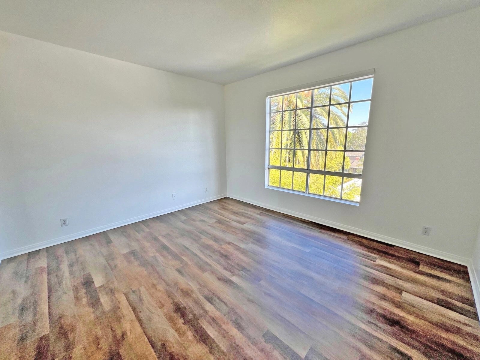 Building Photo - 15507 Moorpark St