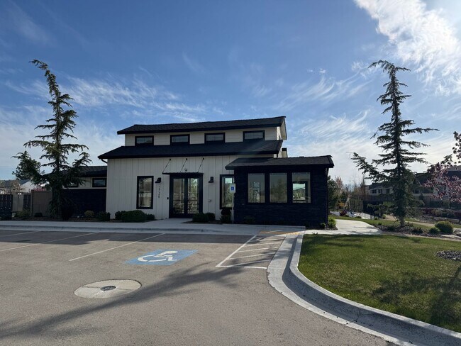 Building Photo - Newer Star Single Family Home!!!