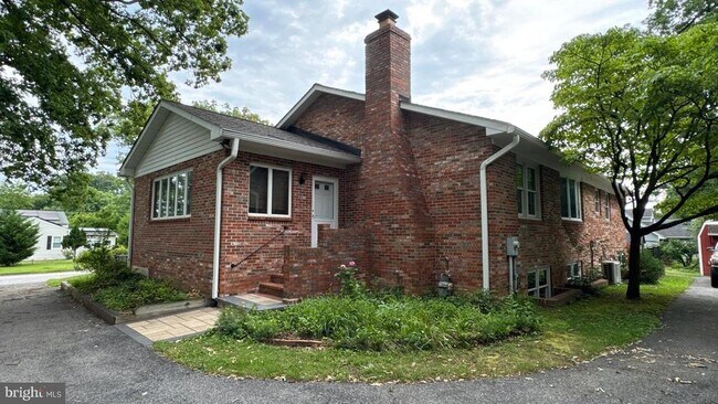Building Photo - 5157 Bonnie Acres Dr