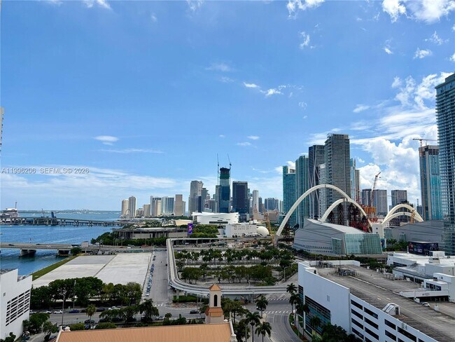 Building Photo - 1717 N Bayshore Dr