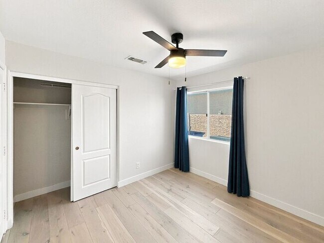 Building Photo - 4 Bedroom Home in the Heart of Ahwatukee for Rent