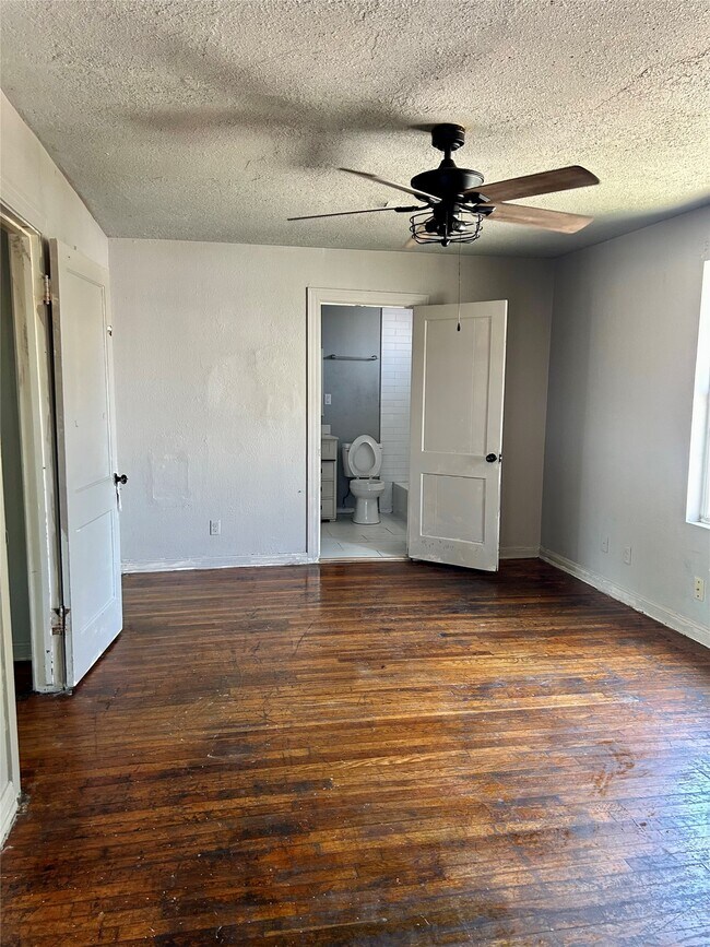 Building Photo - 605 E Hunnicutt St