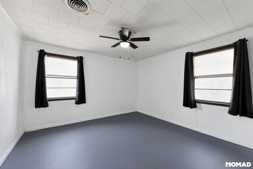 Building Photo - 251 School Rd