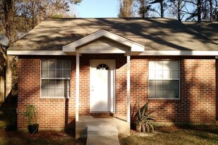 Building Photo - 2423 Chateau Ln