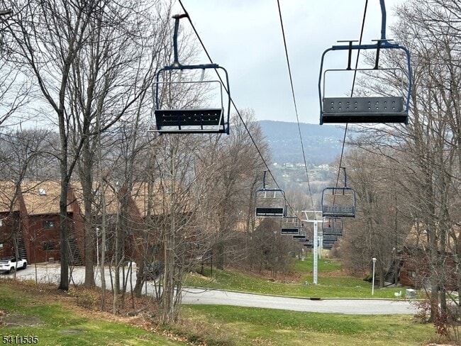 Building Photo - 2 Winter Park Dr