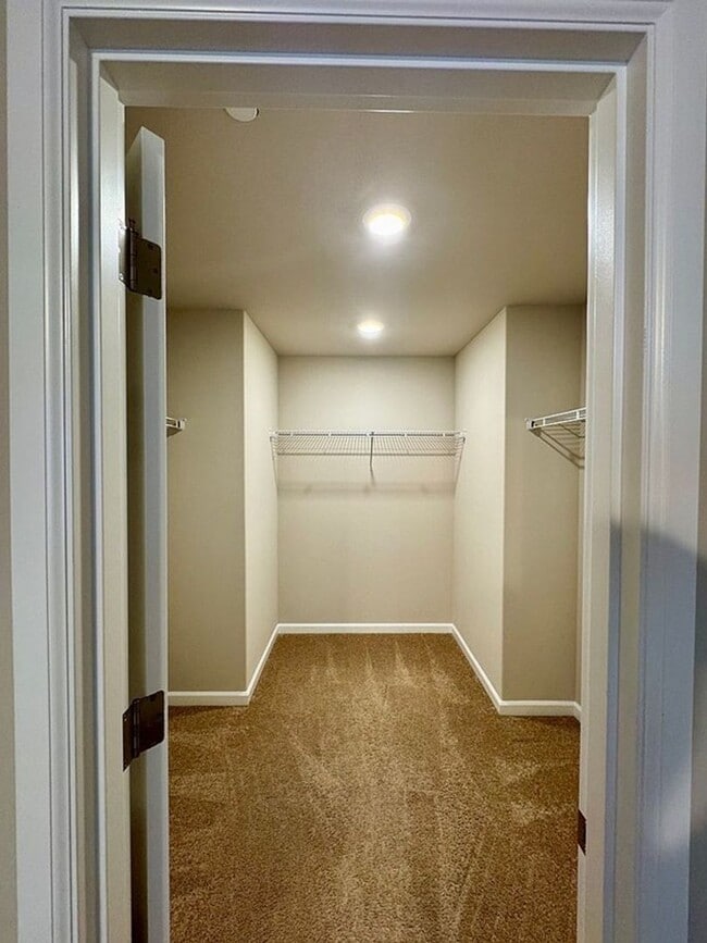 Building Photo - Air Conditioned Beautiful Home in Lynnwood