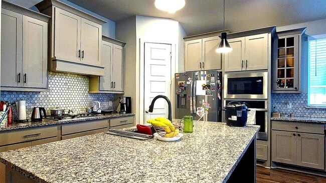 Building Photo - 8001 Silhouette St