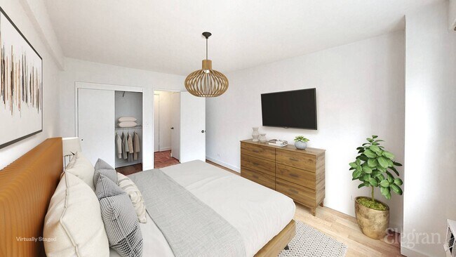 Building Photo - 404 E 66th St