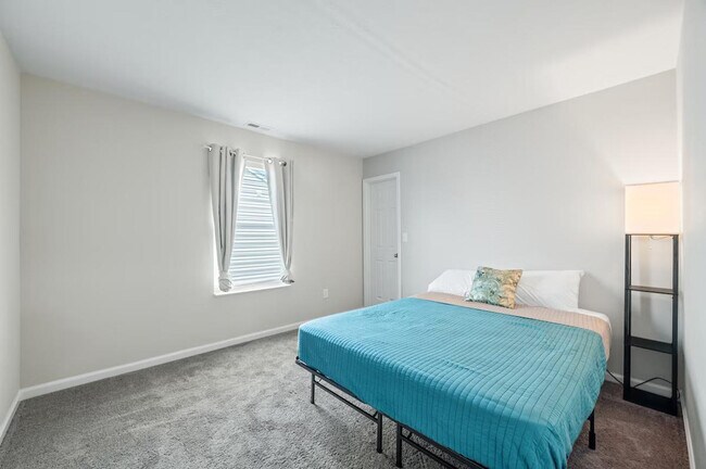 Building Photo - 4007 Woodview Dr