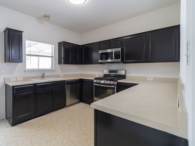 Building Photo - 702 Pampas Ricas Dr