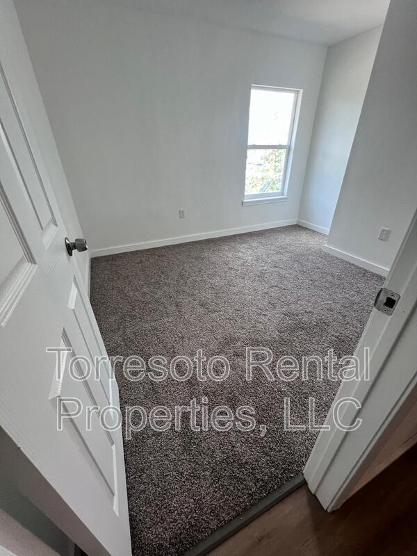 Building Photo - 224 W Pyron Ave