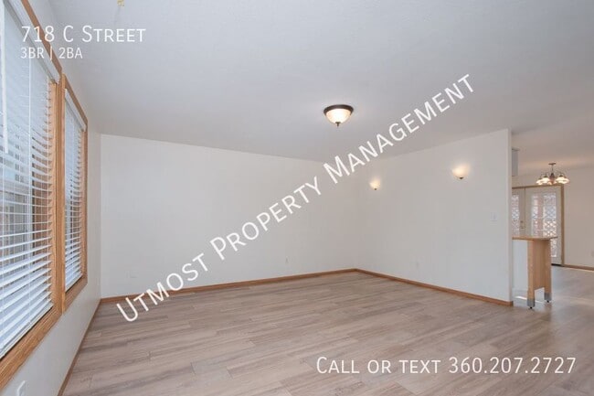 Building Photo - 718 C St