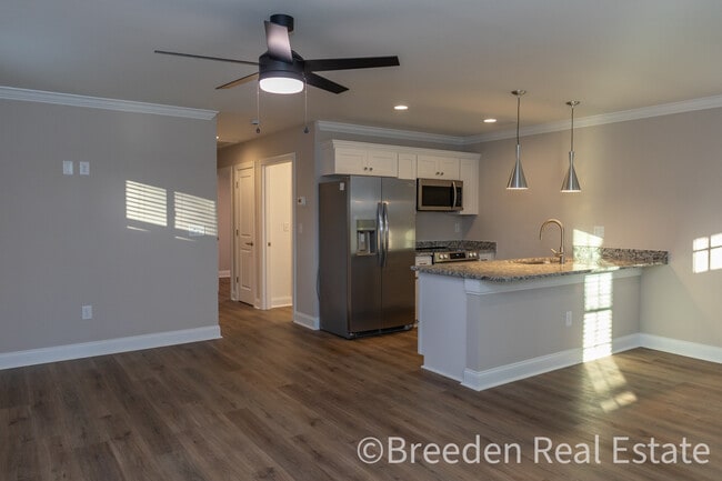 Building Photo - 808 5th Ave SW