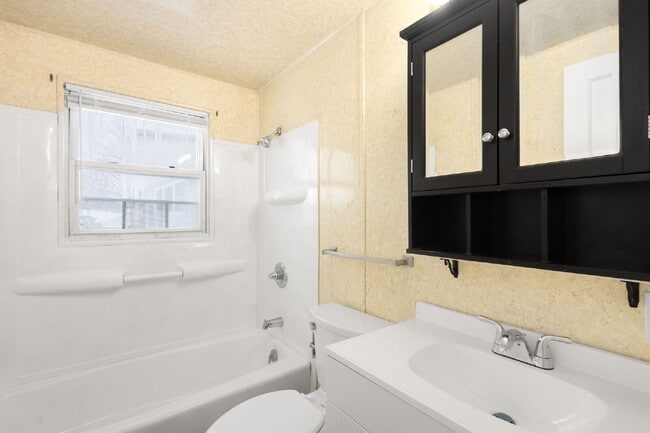 Building Photo - Available January 1st! Accepts VOUCHERS!