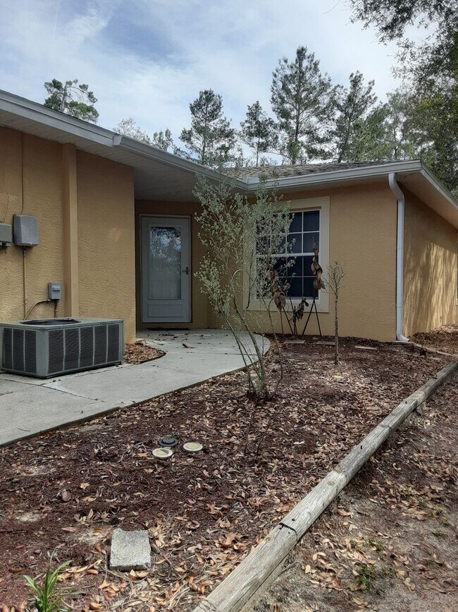 Building Photo - Stunning Short Term Rental!