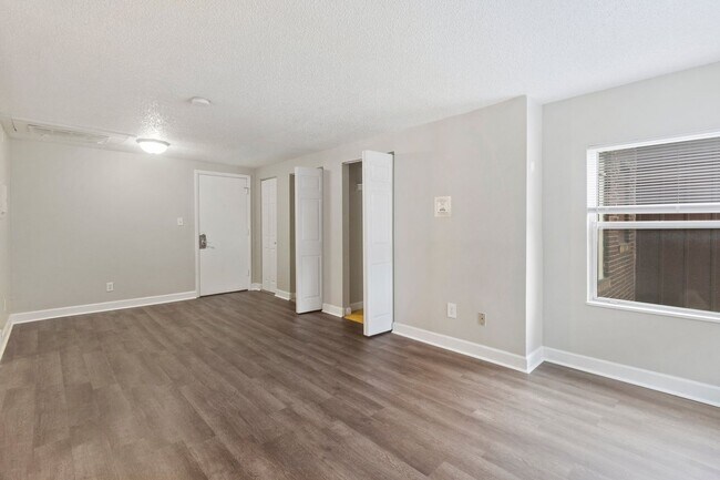 Building Photo - 3609 Balsam Ave