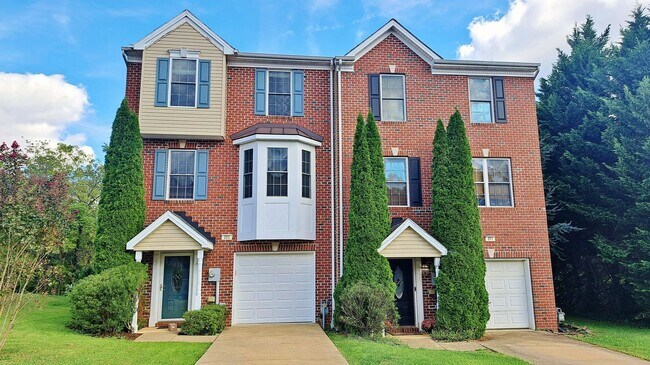 Primary Photo - 3 Bed / 2-1/2 Bath Single Family Townhome ...