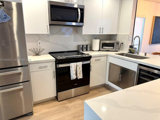 Building Photo - 6420 NW 109th Ave