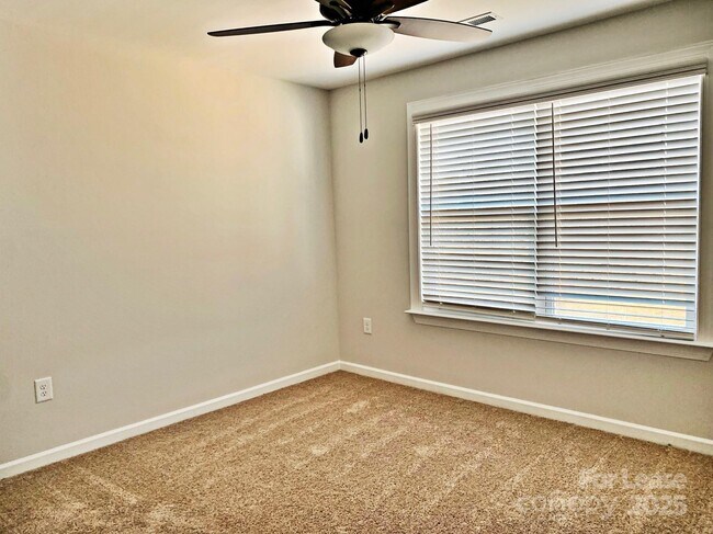 Building Photo - 7011 Kingfisher Way