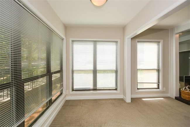 Building Photo - 607 Lismore SE