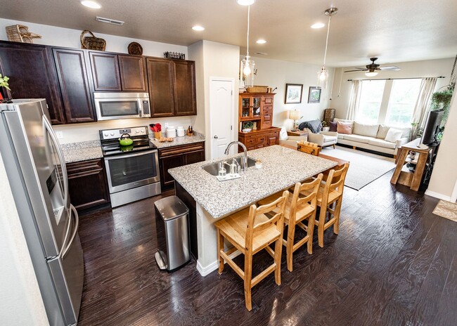 Building Photo - Gorgeous Gold Hills Mesa 2 Bedroom