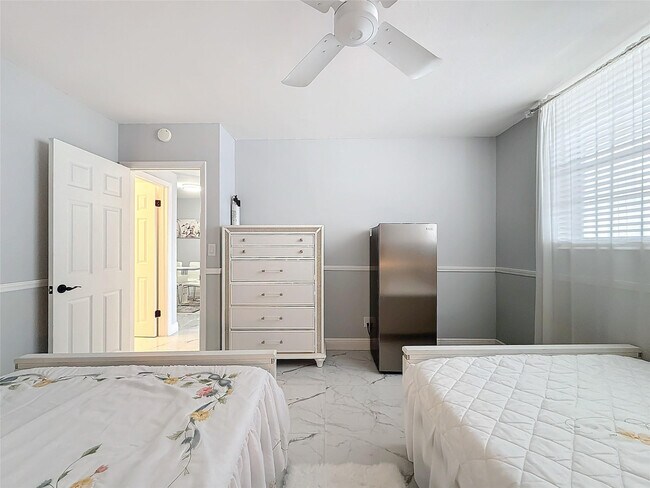 Building Photo - 2731 NE 14th Street Causeway