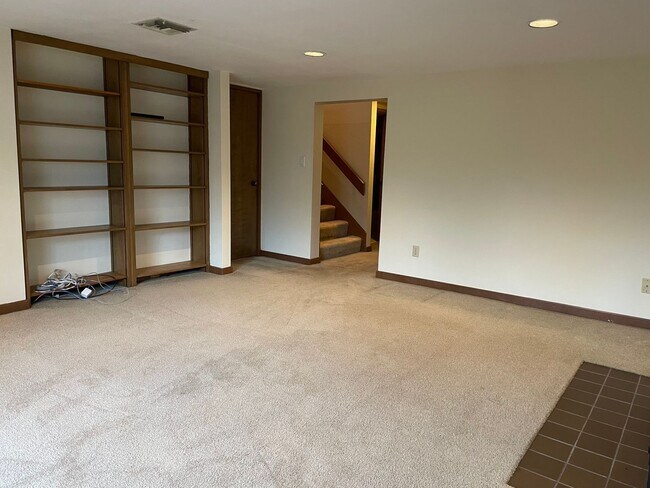 Building Photo - Magnolia Sound view home located near coveted Carleton park neighborhood