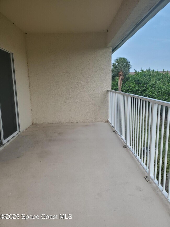Building Photo - 1045 Venetian Dr
