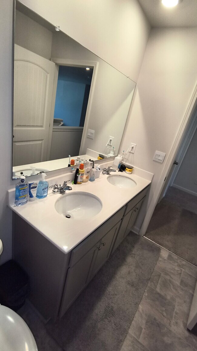 Building Photo - 147 Highgrove Way