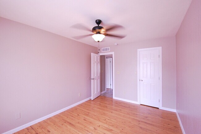 Building Photo - Single Family Home