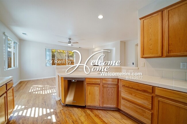 Building Photo - Beautiful Single Story Home In Double Diam...