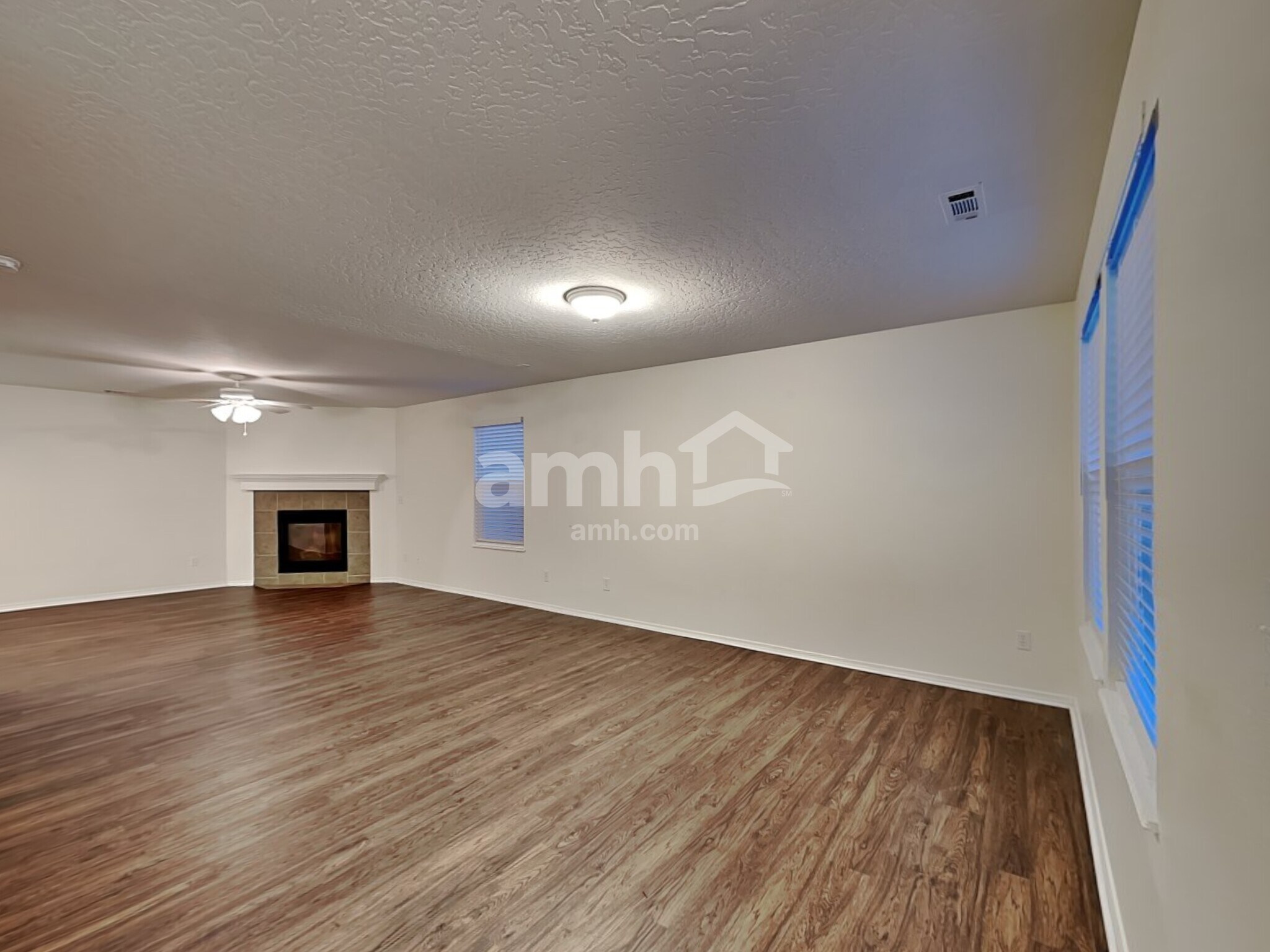 Building Photo - 1211 N Cambrick Dr