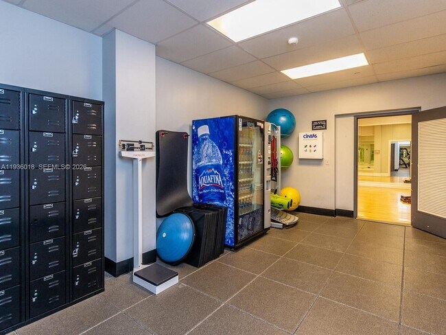 Building Photo - 2501 S Ocean Dr