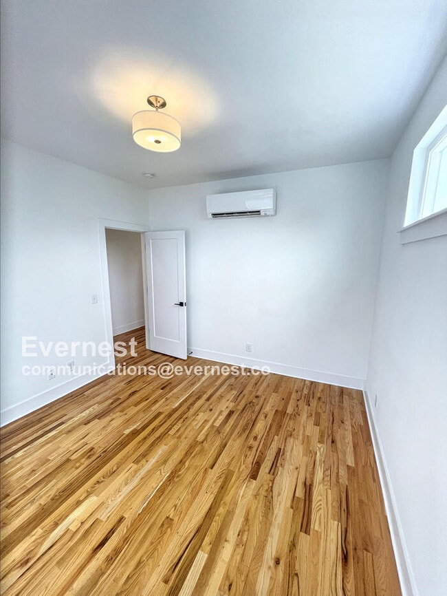 Building Photo - 2206 Buena Vista Pike