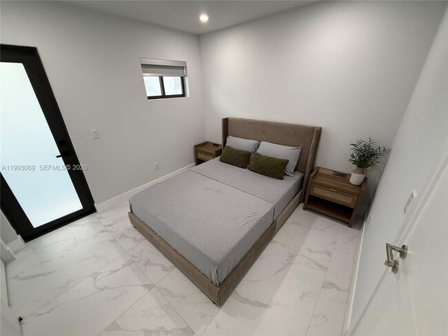 Building Photo - 944 Jefferson Ave