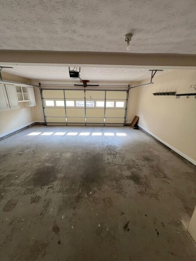 Building Photo - Gorgeous Ranch 4 bedroom 2 bath home in Lawrenceville