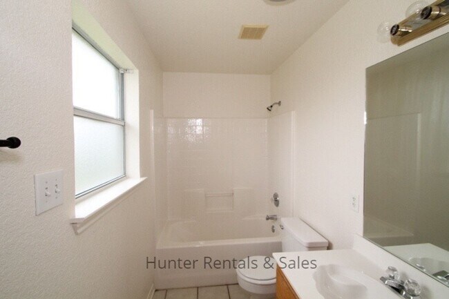 Building Photo - 4301 Thunder Creek Dr