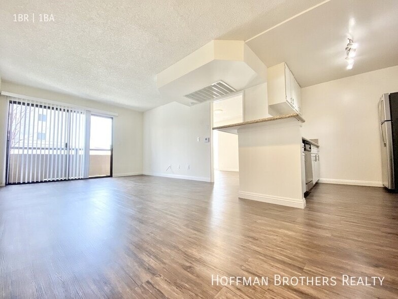 Building Photo - 1725 Grismer Ave